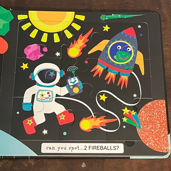 Children’s Astronaut Outer Space Jigsaw Puzzle Book - Picture 8 of 9